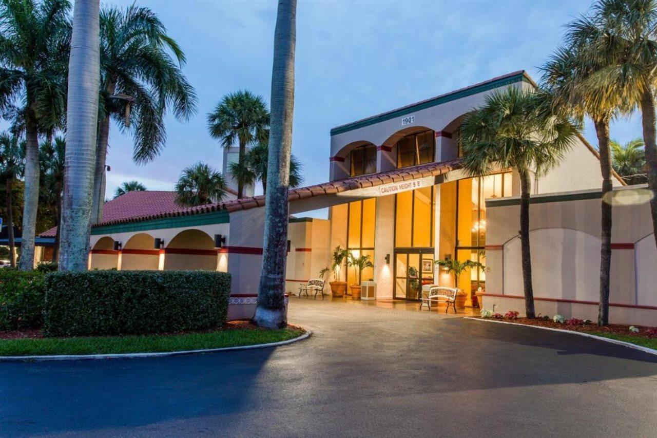 Ramada By Wyndham West Palm Beach Airport Exterior foto