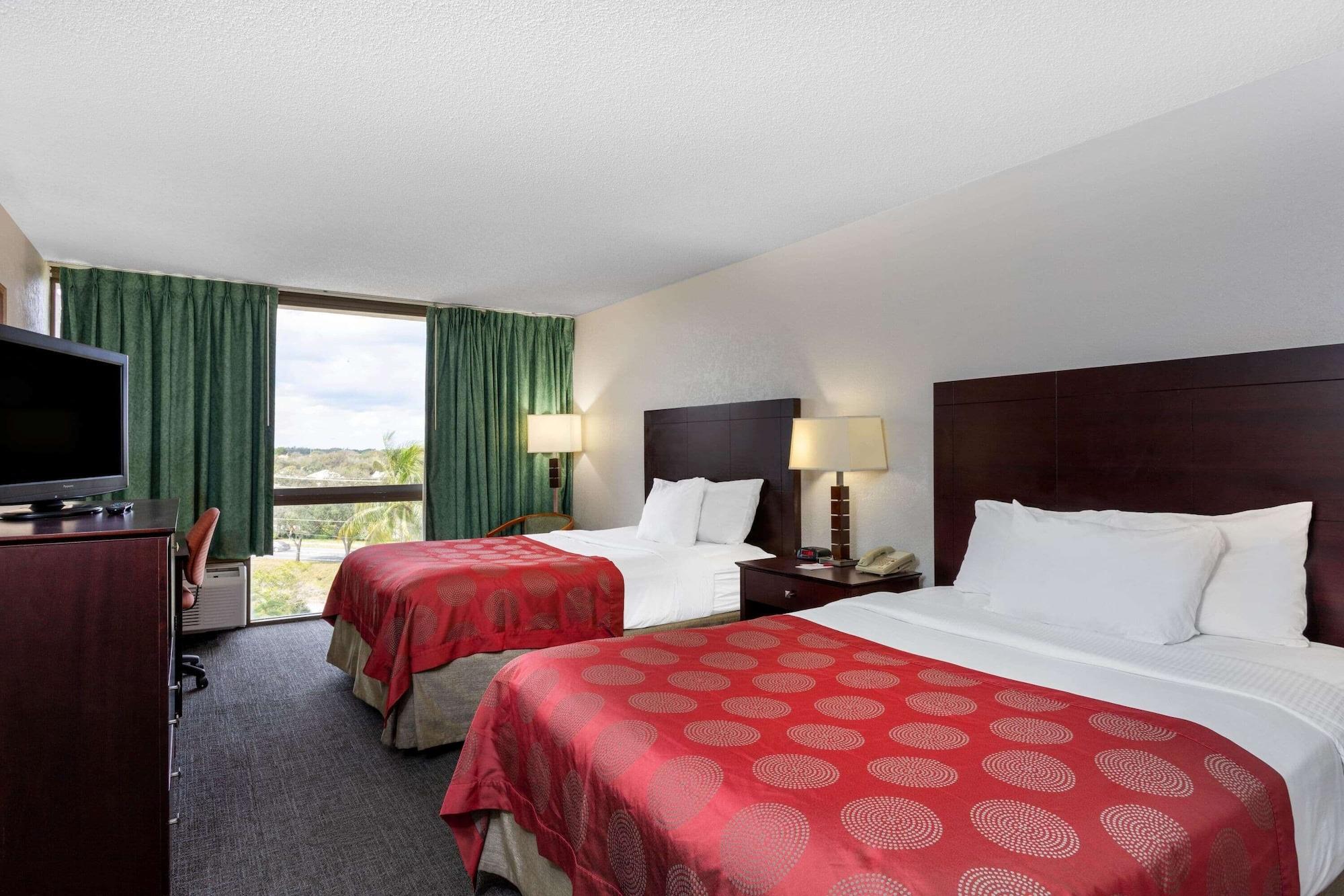Ramada By Wyndham West Palm Beach Airport Exterior foto